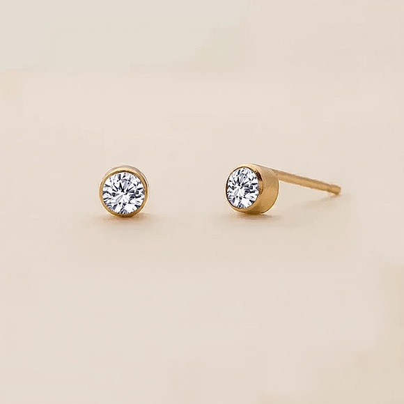 🔵𝟲𝟱%𝗢𝗙𝗙 𝗯𝘂𝗻𝗱𝗹𝗲𝘀 𝟯+🔵 NEW Bezel Rhinestone Stainless Steel Studs - Picture 3 of 16